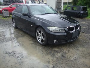 BMW　320i　廃車　解体車　輸出向け車両